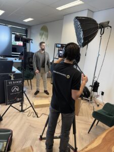 Bedrijfsvideo productie Estatec Makelaars Amsterdam Videobrouwerij BTS 2-2025 Bedrijfsvideo productie Estatec Makelaars Amsterdam Videobrouwerij BTS 2-2025