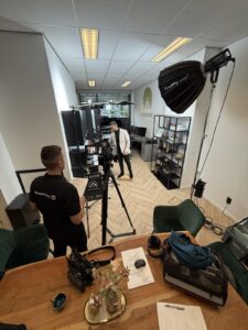 Bedrijfsvideo productie Estatec Makelaars Amsterdam Videobrouwerij BTS 3-2025 Bedrijfsvideo productie Estatec Makelaars Amsterdam Videobrouwerij BTS 3-2025