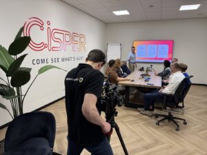 Behind the scenes Cisper office tour orderinpakvideo en frustratievideos 2 Behind the scenes van de office tour video, orderinpakvideo en frustratievideo’s voor Cisper, filmen van de presentatie in de vergaderruimte