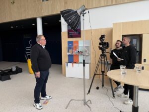 Behind the scenes GoBright casevideo Gilde Opleidingen 5 Behind the scenes van de casevideo voor GoBright bij Gilde Opleidingen, interviewopstelling met softbox