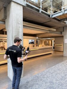Behind the scenes GoBright casevideo en productvideo Plieger 5 Behind the scenes van de casevideo en productvideo voor GoBright bij Plieger, gimbalshot bij de receptie