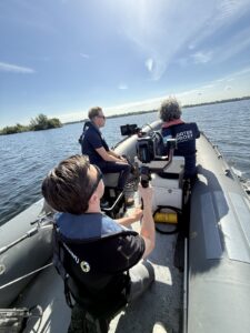 Behind the scenes Waterproef bedrijfsvideo 8 Behind the scenes van de bedrijfsvideo voor Stichting Waterproef, filmen vanaf de varende boot